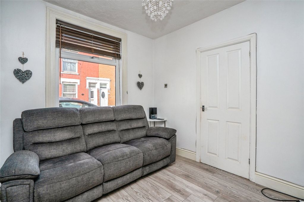 Property photo 3 of 18 Picture No. 16