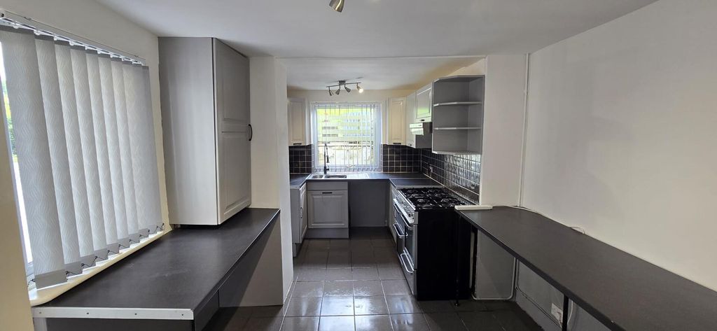 Property photo 2 of 17 Kitchen