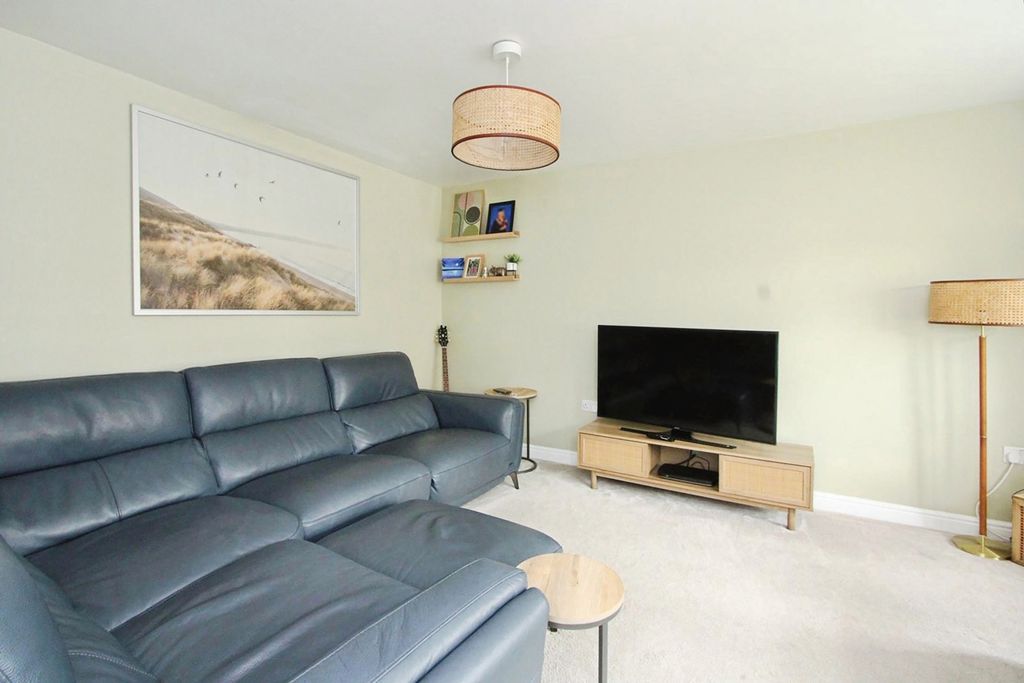 Property photo 2 of 17 Photo