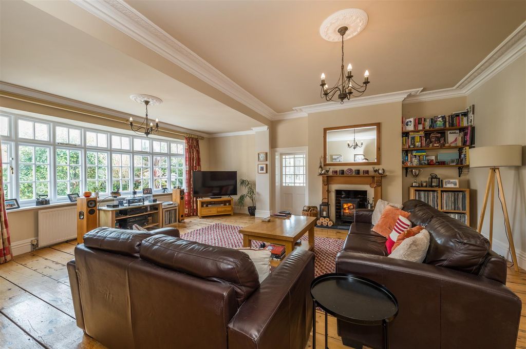 Property photo 2 of 26