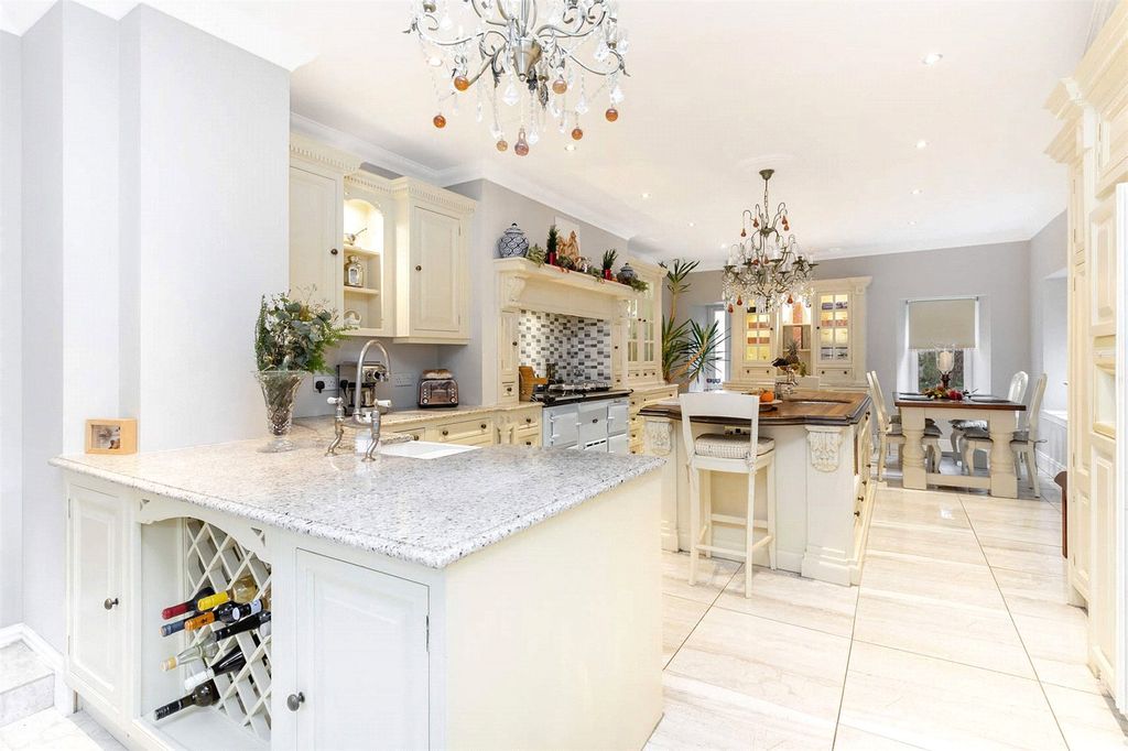 Property photo 2 of 21 Picture No. 08