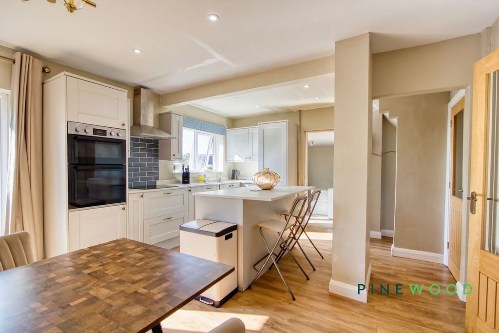 Property photo 2 of 23 Kitchen / Dining Room