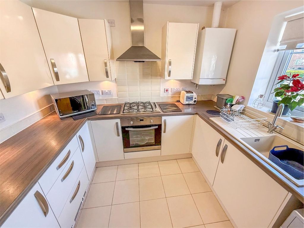 Property photo 3 of 12 Kitchen