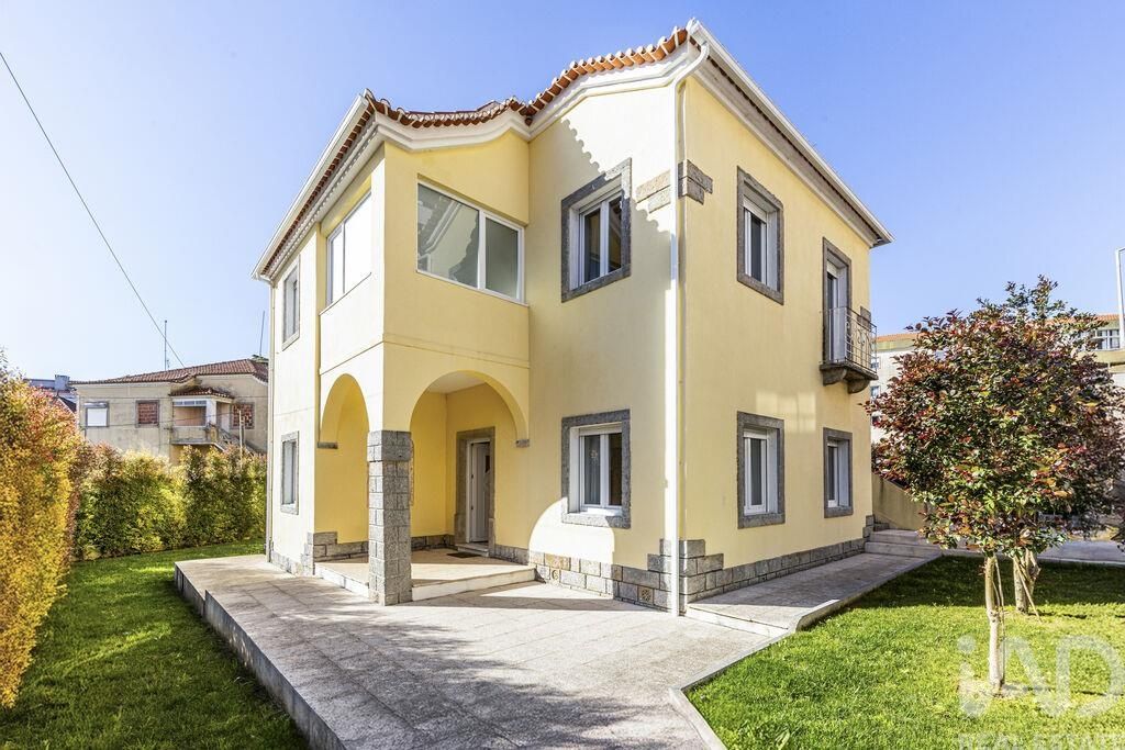 Property photo 1 of 33