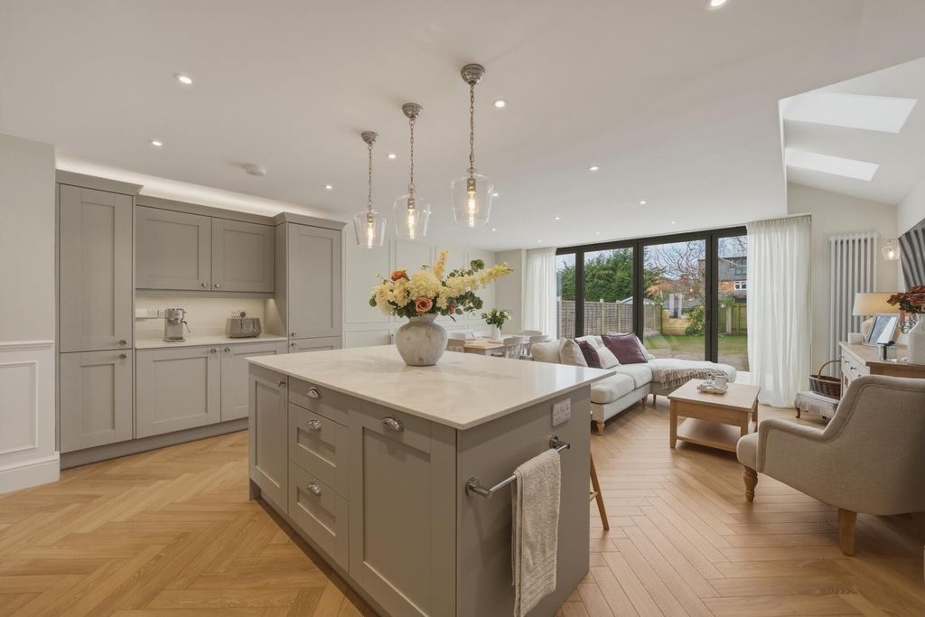 Property photo 3 of 21 Kitchen