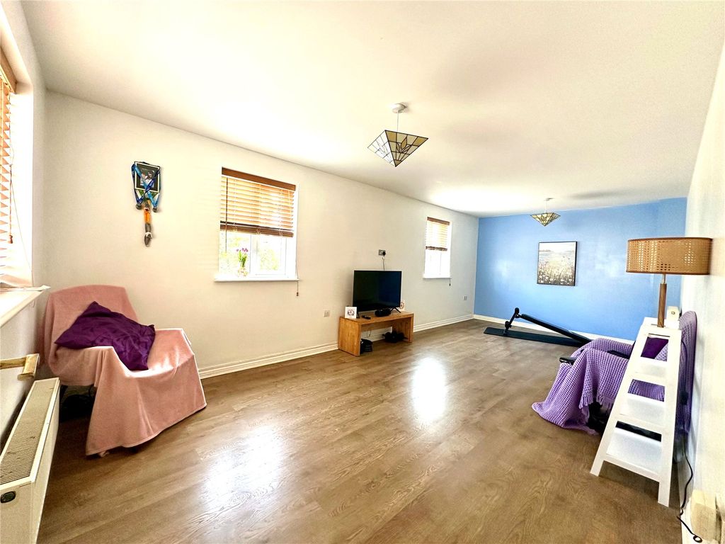 Property photo 2 of 10 Picture No. 11