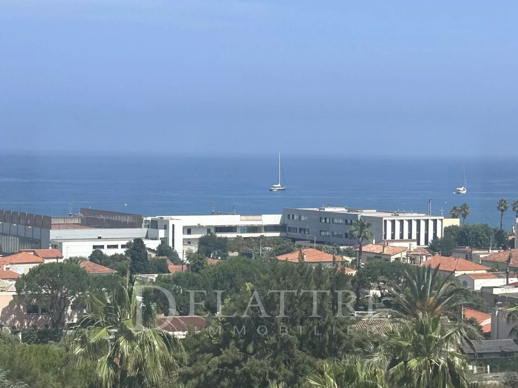 Property photo 1 of 14 Antibes