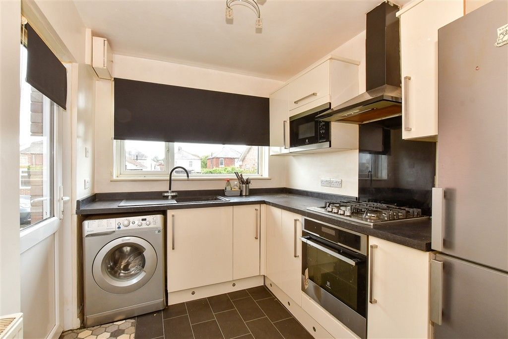 Property photo 3 of 9 Kitchen