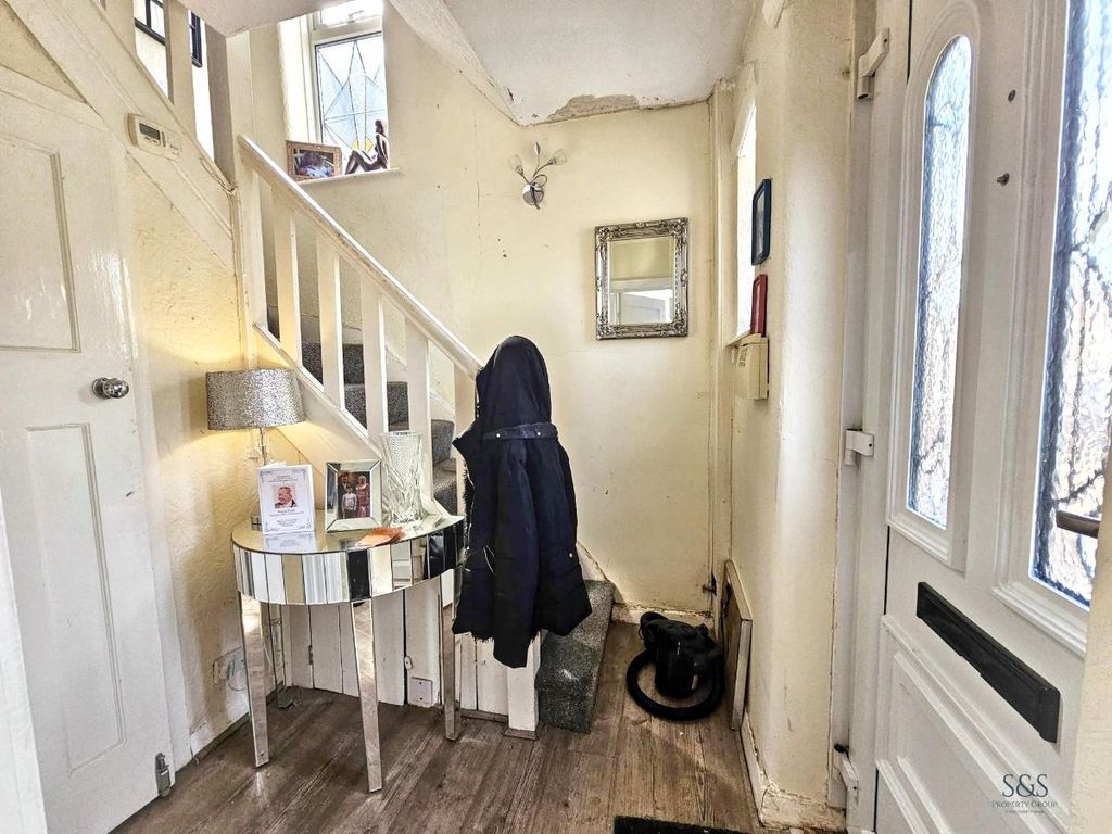 Property photo 2 of 23