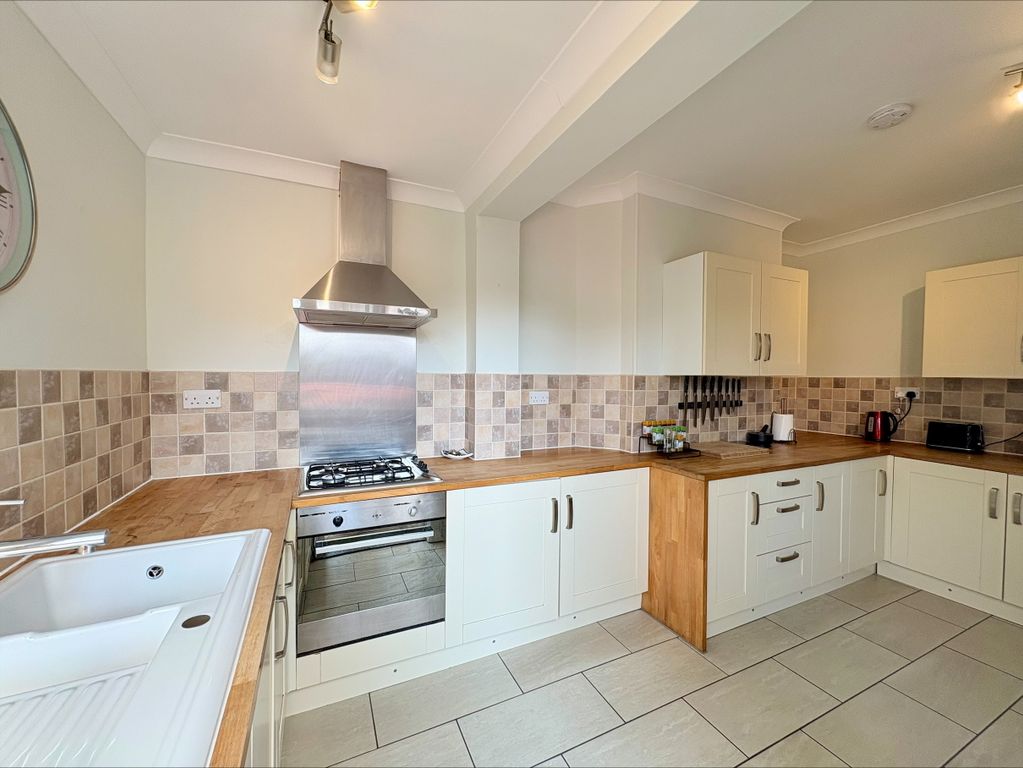 Property photo 3 of 27