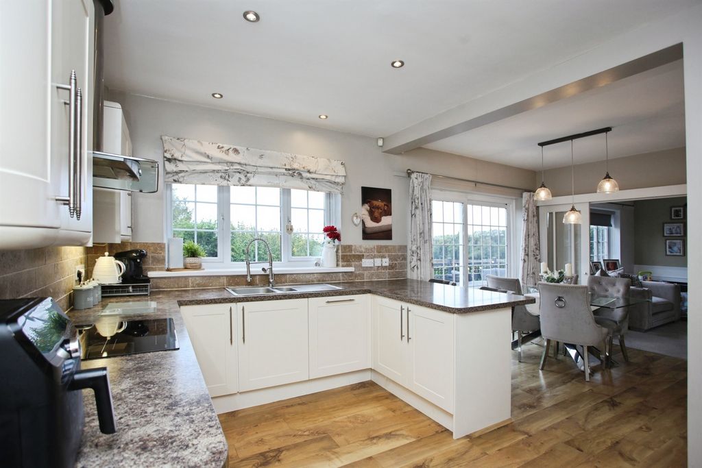 Property photo 3 of 32