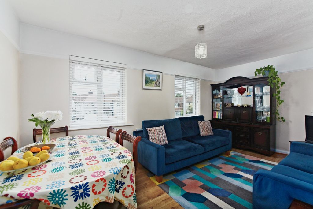 Property photo 2 of 10 Lounge