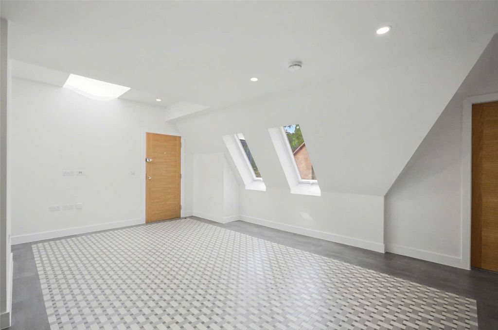 Property photo 2 of 11 Picture No. 17