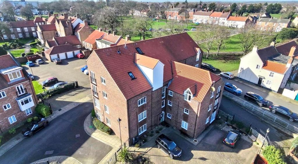 Property photo 1 of 27