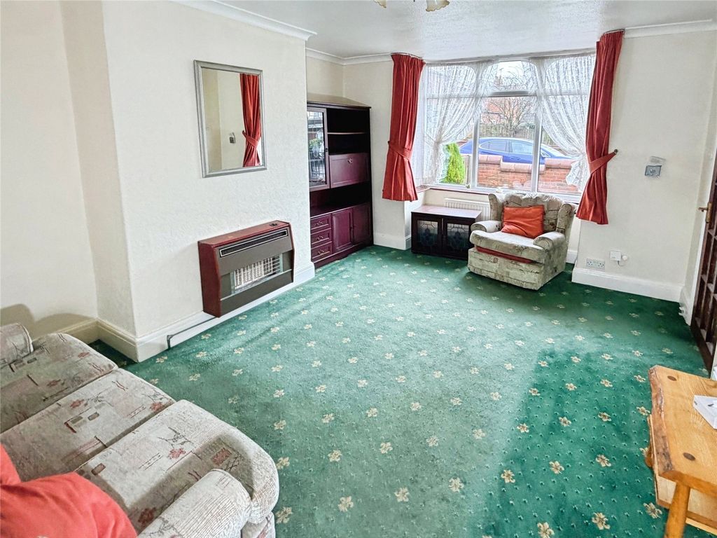 Property photo 2 of 12 Lounge