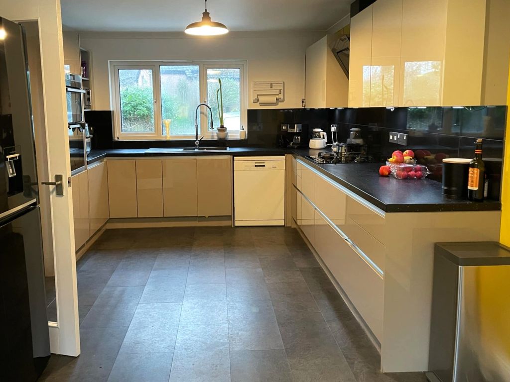 Property photo 3 of 20 7Ed19c8c-6c87-4535-97E4-A7Fe05216929