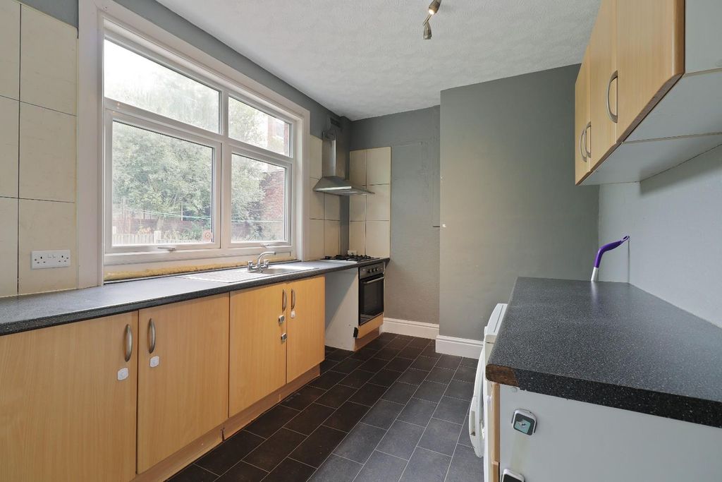 Property photo 3 of 24 Kitchen