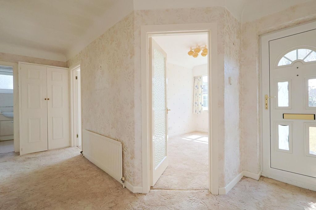 Property photo 2 of 14 Hallway
