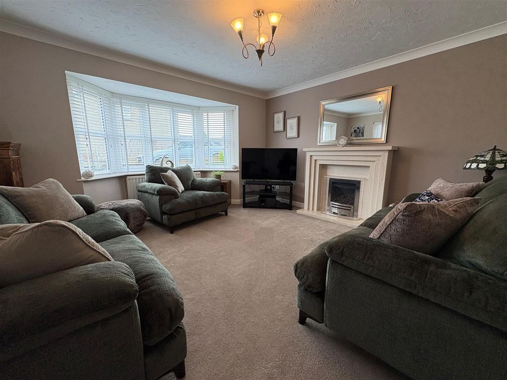 Property photo 2 of 32