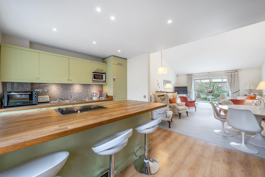 Property photo 1 of 18 Image