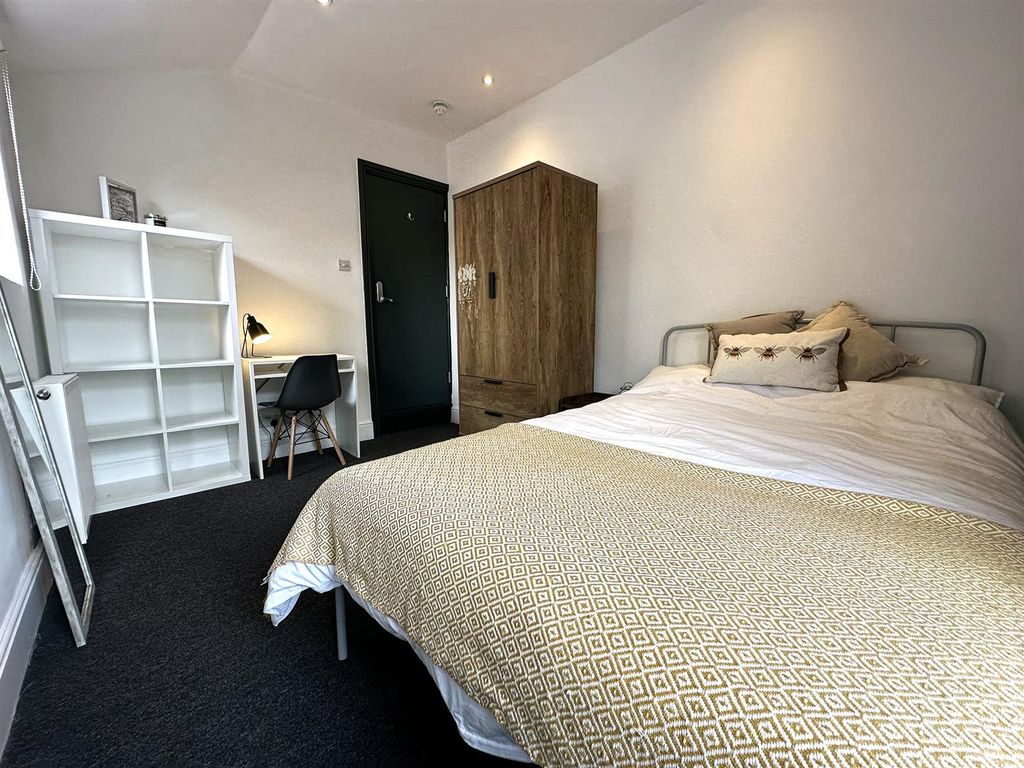 Property photo 2 of 7 Room 2