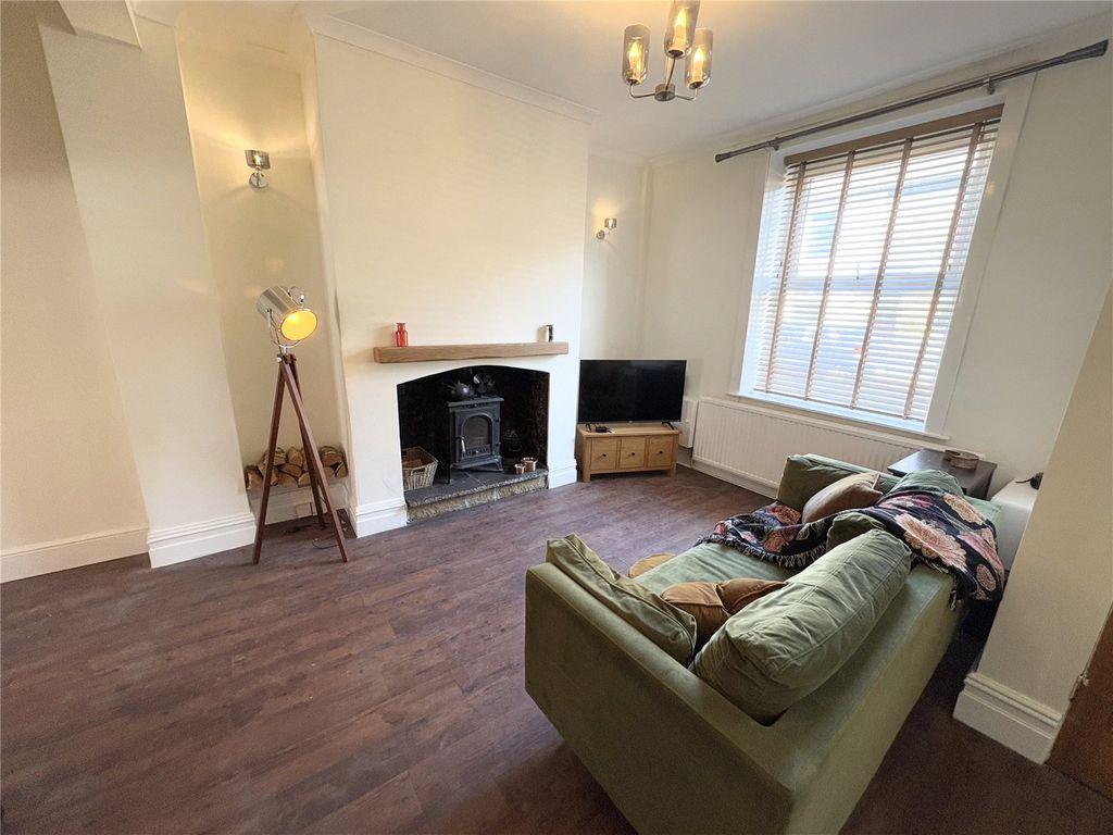 Property photo 2 of 14 Lounge