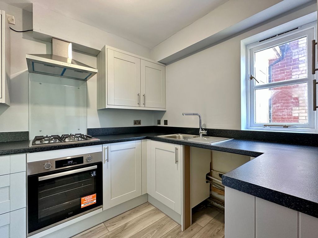Property photo 2 of 9 Kitchen