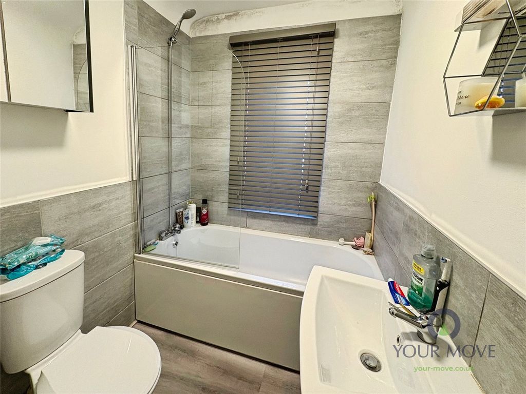 Property photo 2 of 9 Bathroom