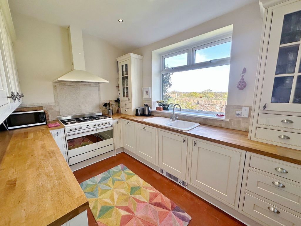 Property photo 2 of 22 Photo 9