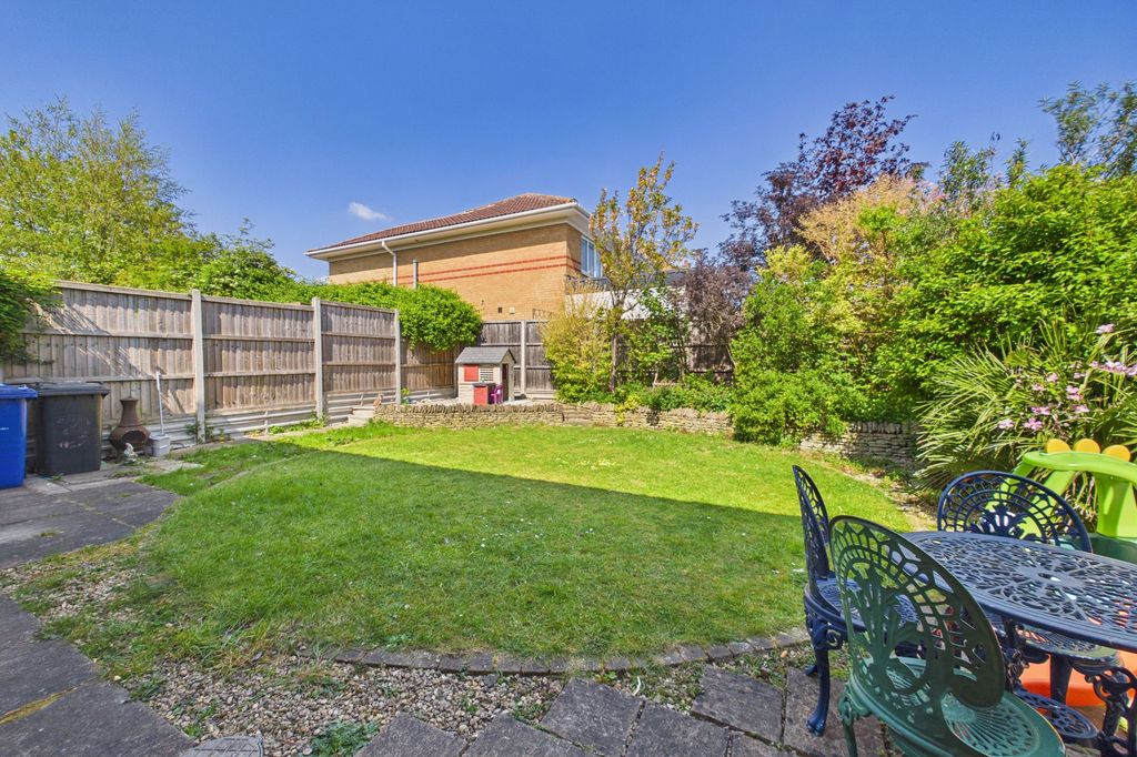 Property photo 3 of 27