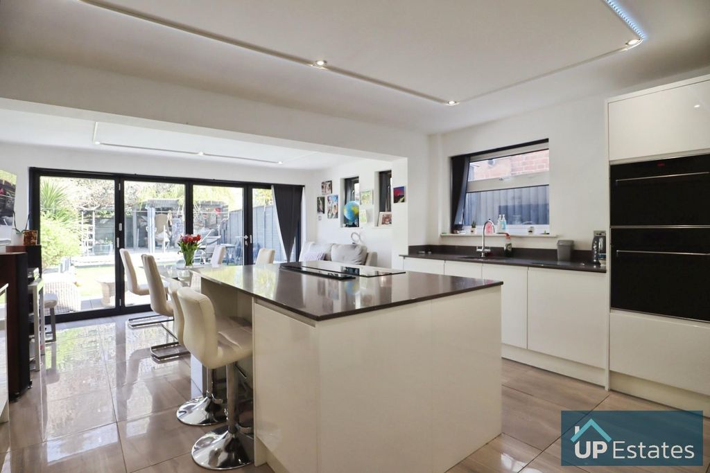 Property photo 3 of 15 Living Kitchen Diner