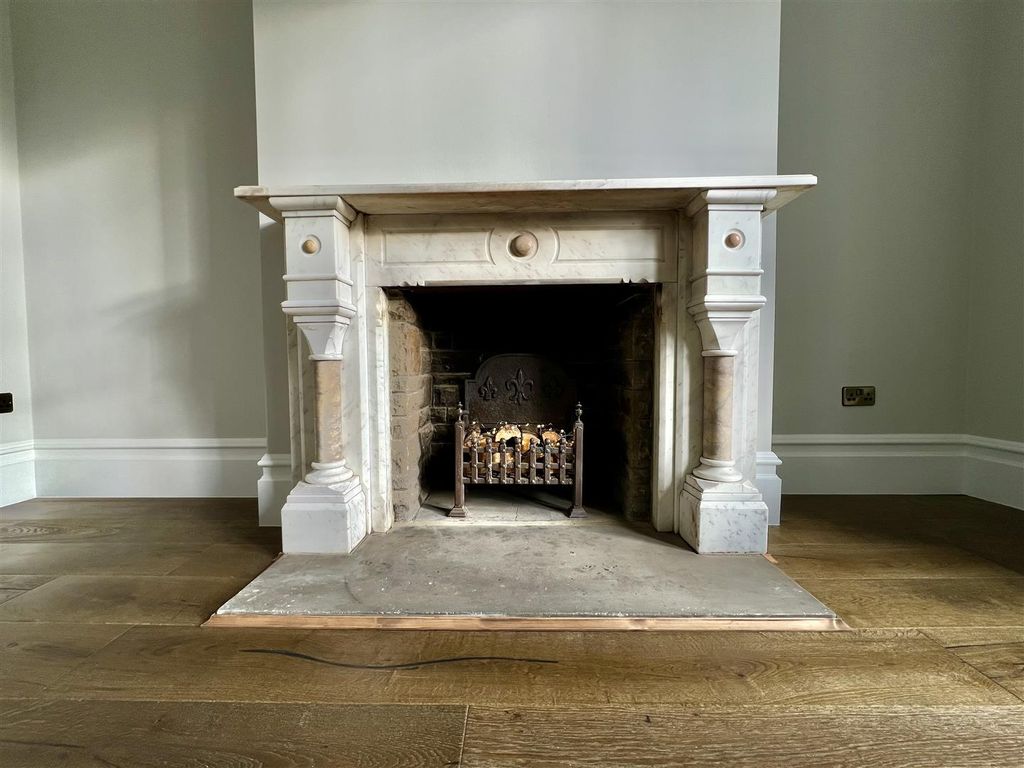 Property photo 3 of 32 Image00014.Jpeg