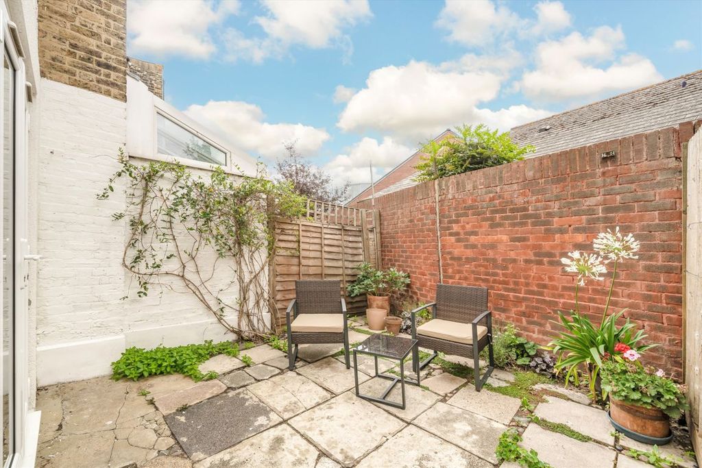 Property photo 3 of 9