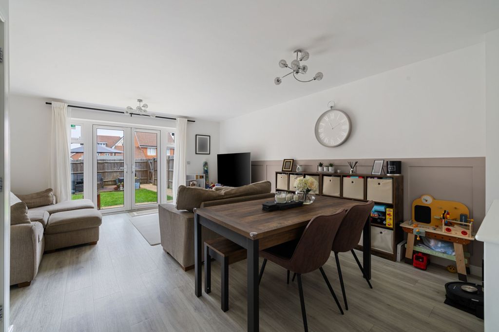 Property photo 3 of 20 Living Room