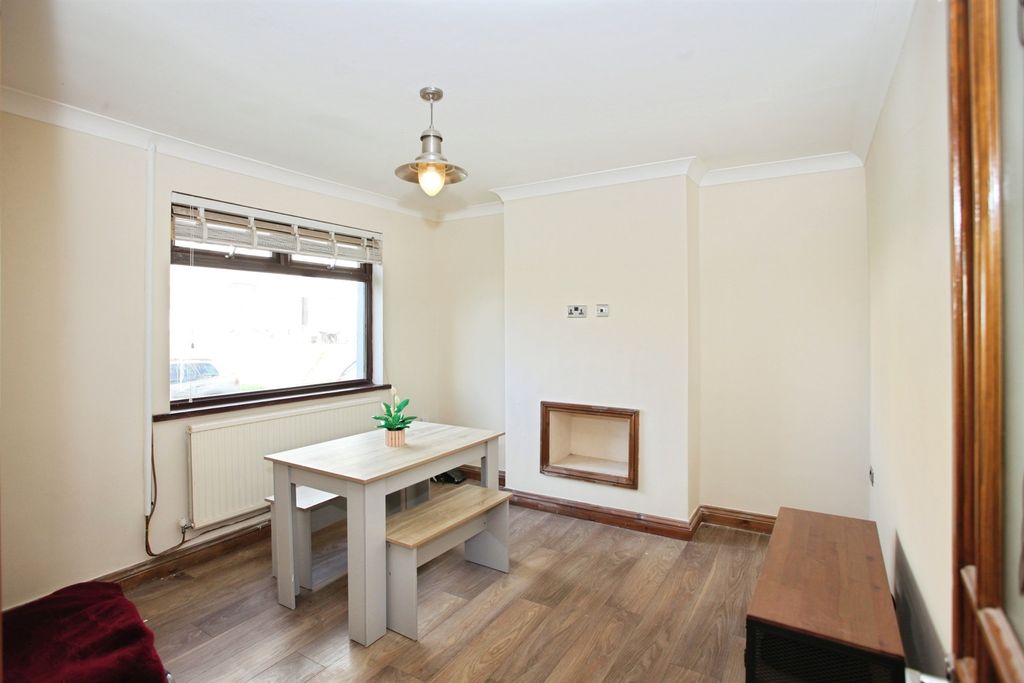 Property photo 2 of 27