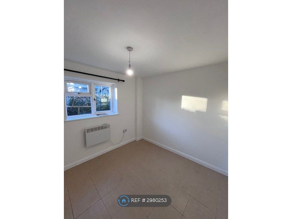 Property photo 3 of 10 Bedroom