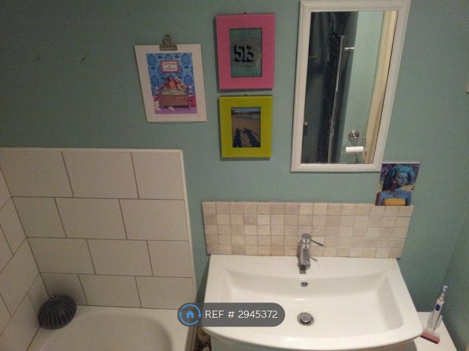 Property photo 3 of 9 Bathroom