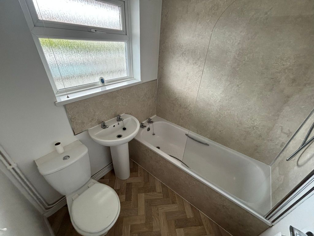 Additional image 5 of Studio to rentJohn Street, Newport PO30