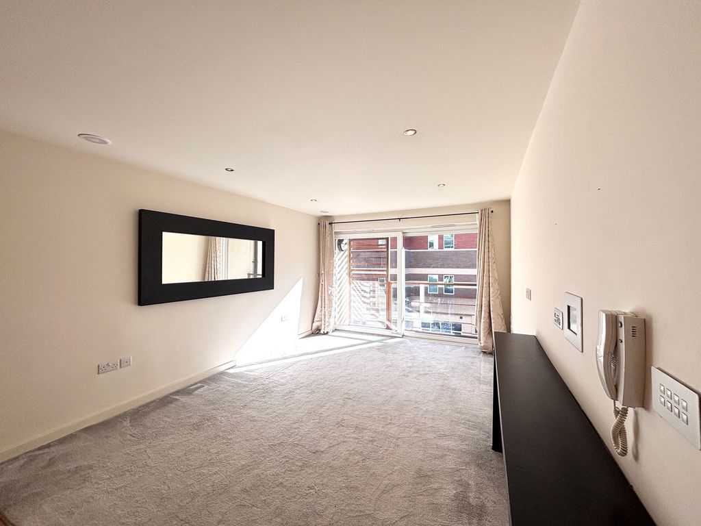 Property photo 1 of 8 Living Room