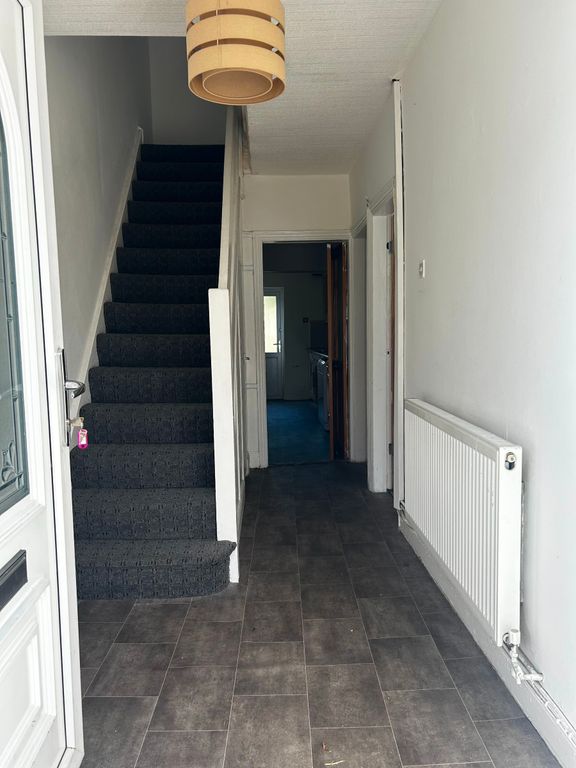 Property photo 2 of 28