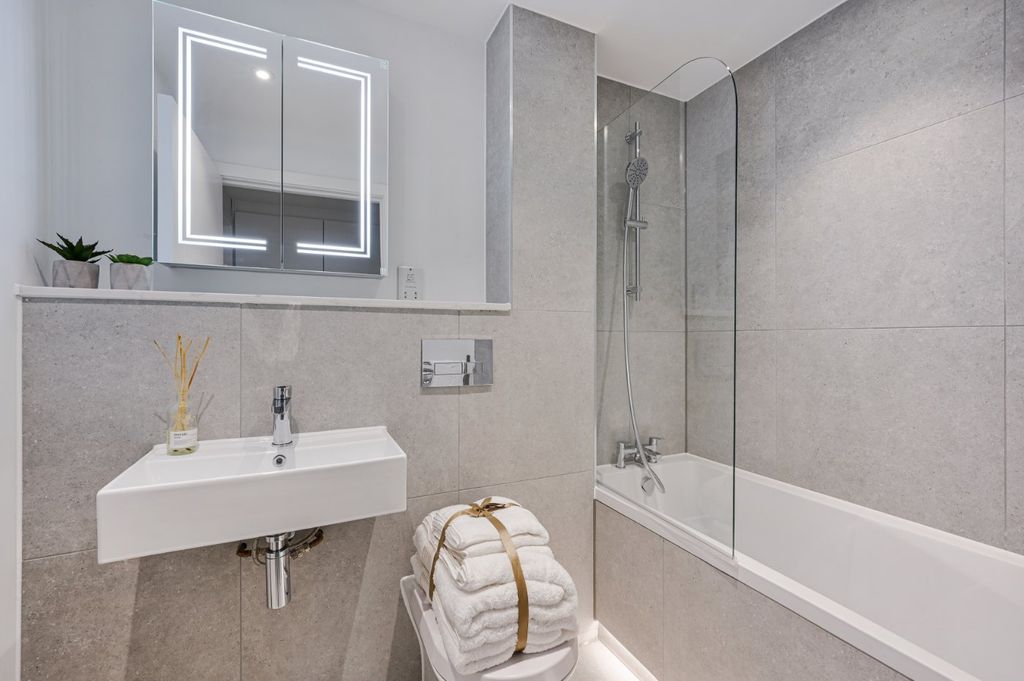 Property photo 3 of 8 Picture No. 20