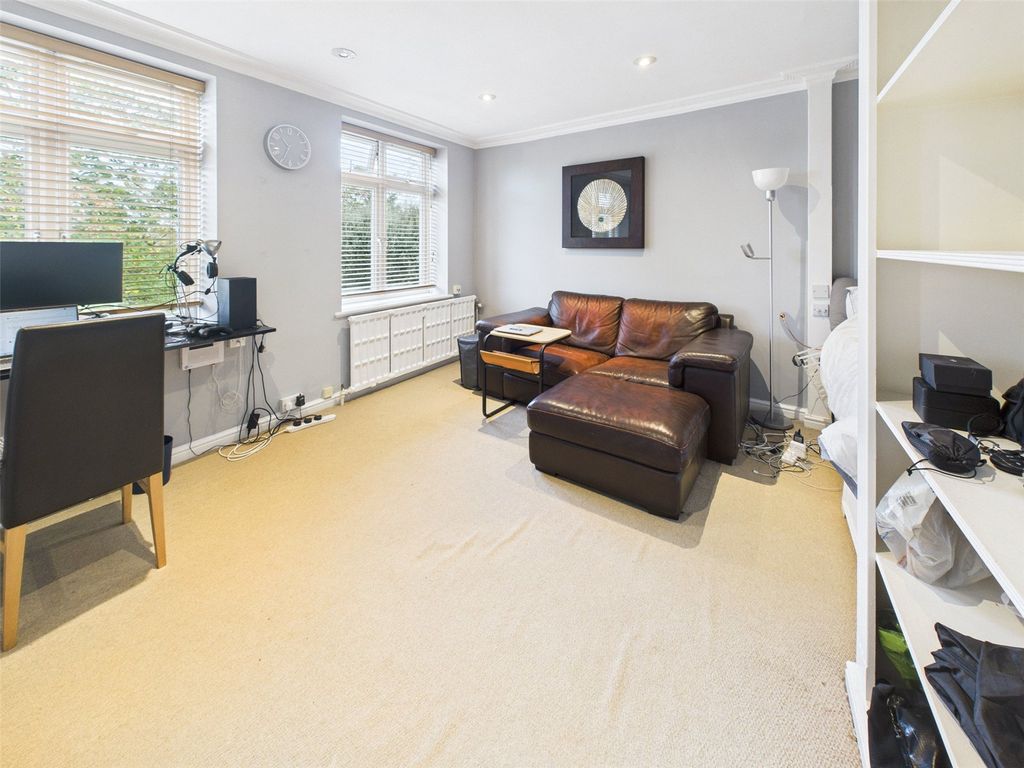 Property photo 2 of 12 Picture No. 11