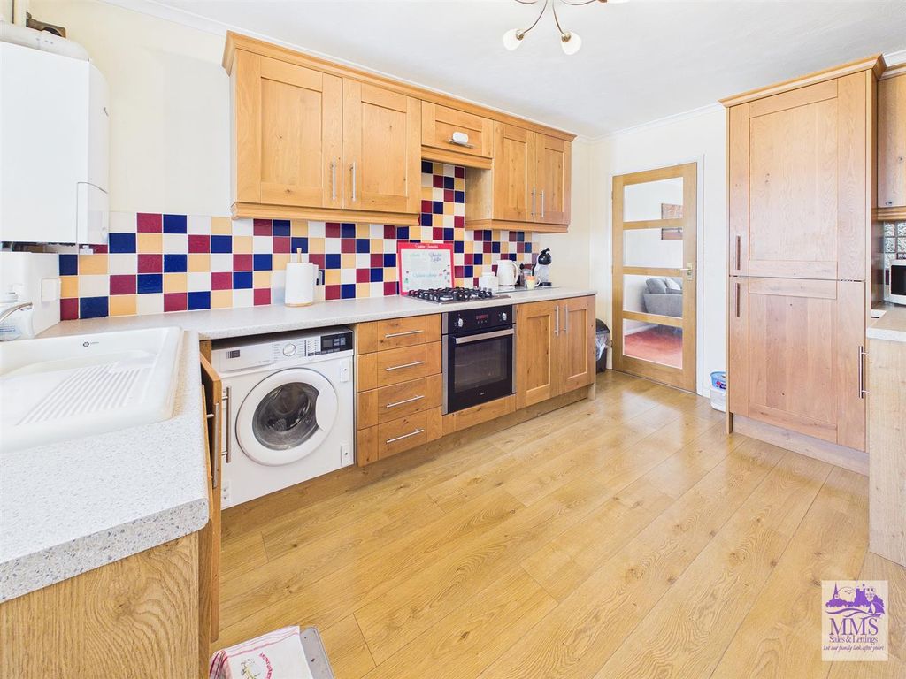 Property photo 2 of 17 Cam04098G0-Pr0263-Still009.Jpg