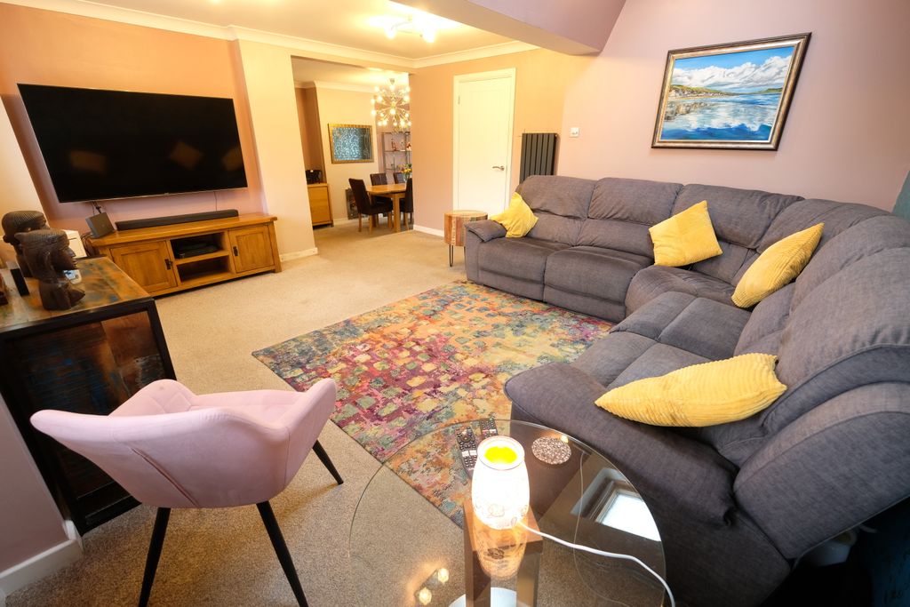 Property photo 2 of 20 Sitting Room