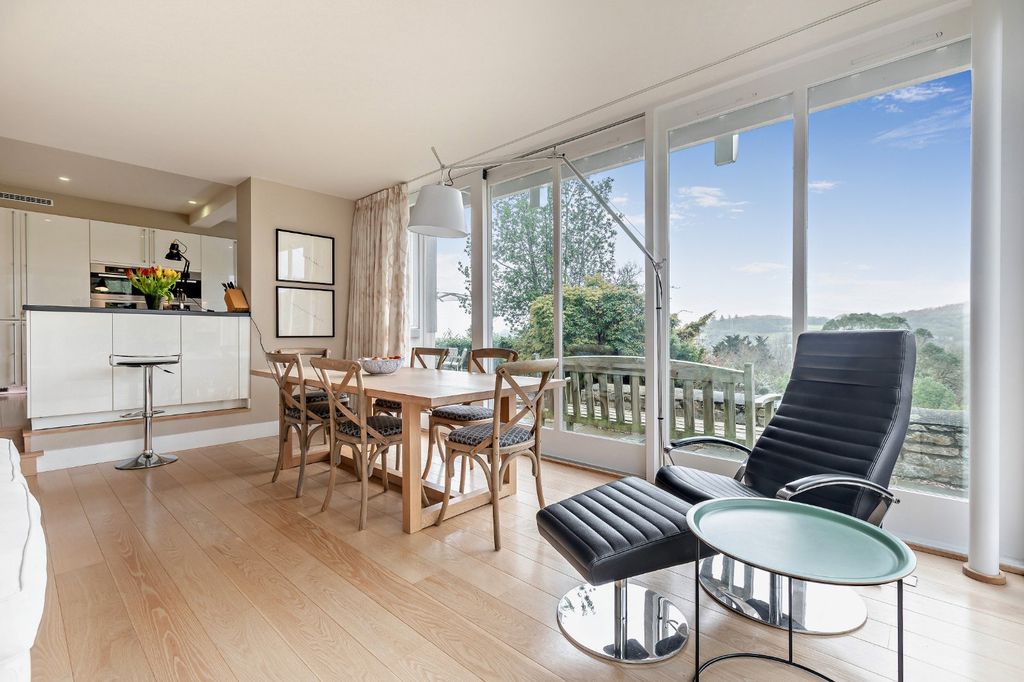 Property photo 3 of 25 Kitchen/Dining Room