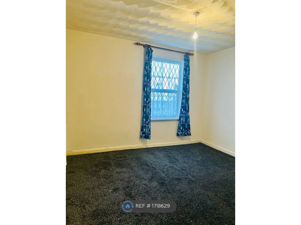 Property photo 3 of 11 Bedroom 1
