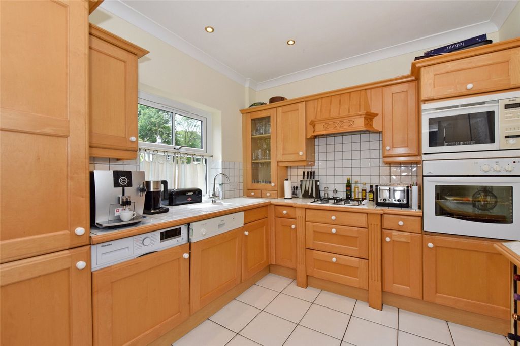 Property photo 2 of 11 Picture No. 32