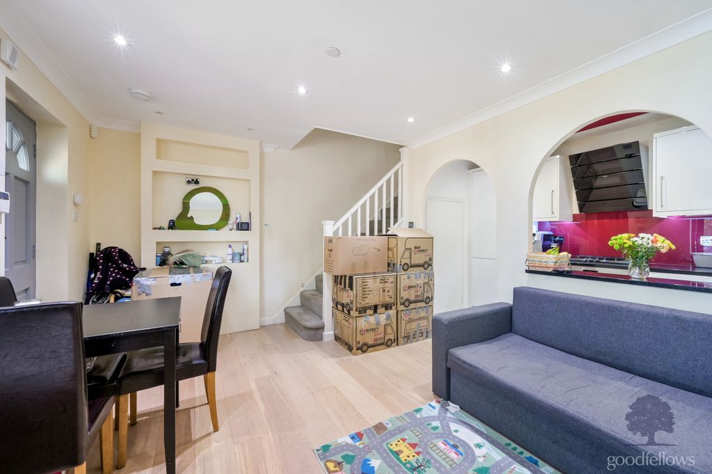 Property photo 2 of 9 Picture No. 25