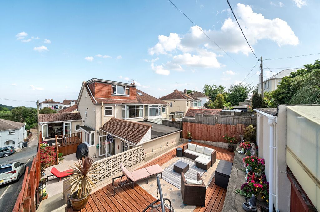 Property photo 1 of 26 1467570-2-6A39685...