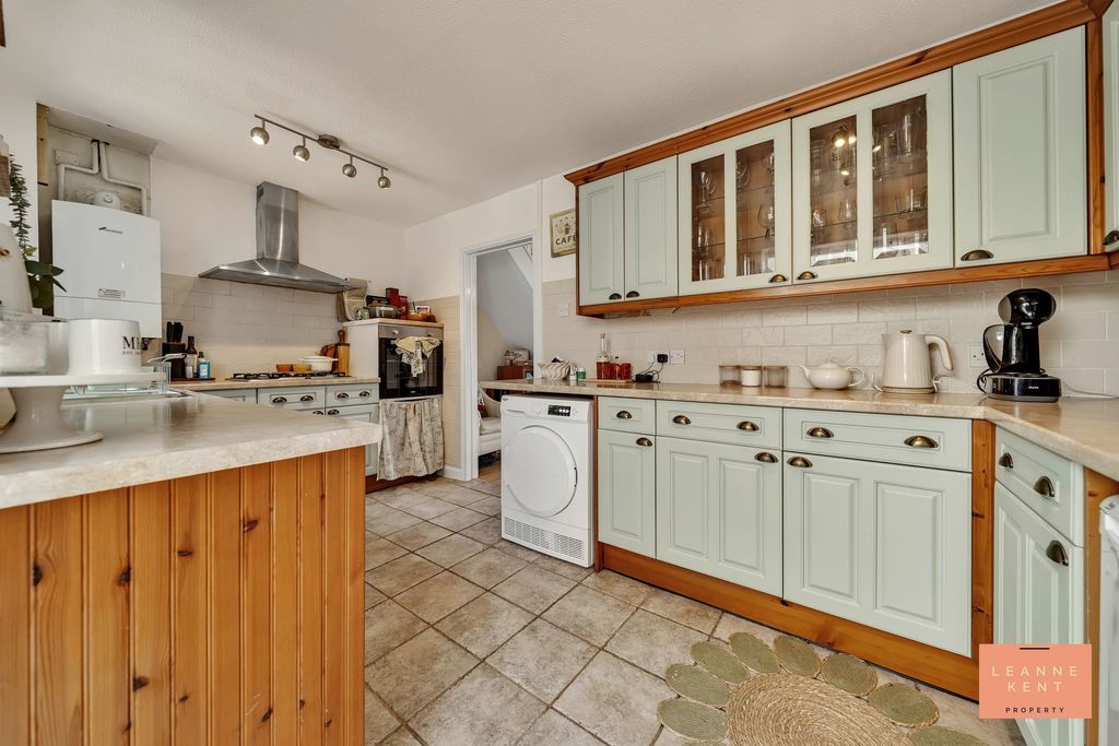 Property photo 3 of 33